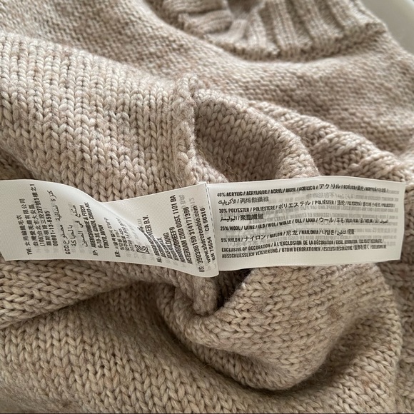 Hollister High Neck Beige Sweater in Size Small - Picture 6 of 6